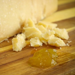 Scaglie di Parmigiano Reggiano stagionato oltre 50 mesi